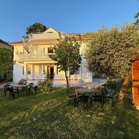 Meti Guest house *